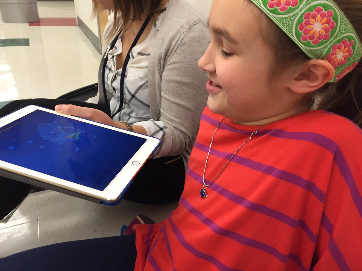MissMcCulleySLP's tweet photo. Using #VowelViz from @CompleteSpeech to work on some /R/s after our 2 hour delay! #SLPinTECH @GoodnoeEl https://t.co/iorPjTZtKR