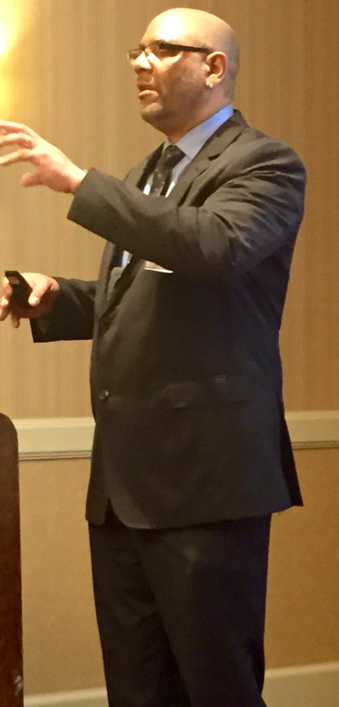 daghef's tweet photo. @epbartholomew of @nationalgridus innovative lighting for #grocery stores @CLEAResult #EnergySmart grocer Roundtable https://t.co/PgcSwWBKRa