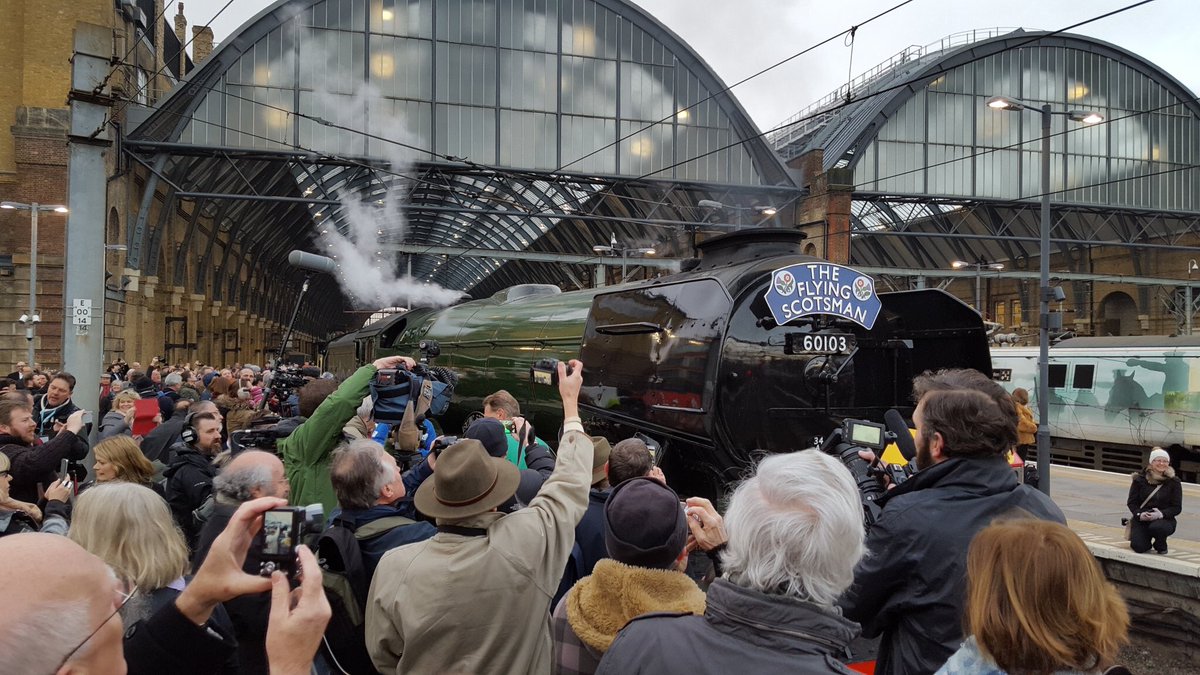 Who saw the #FlyingScotsman today at our station? What a beautiful sight!