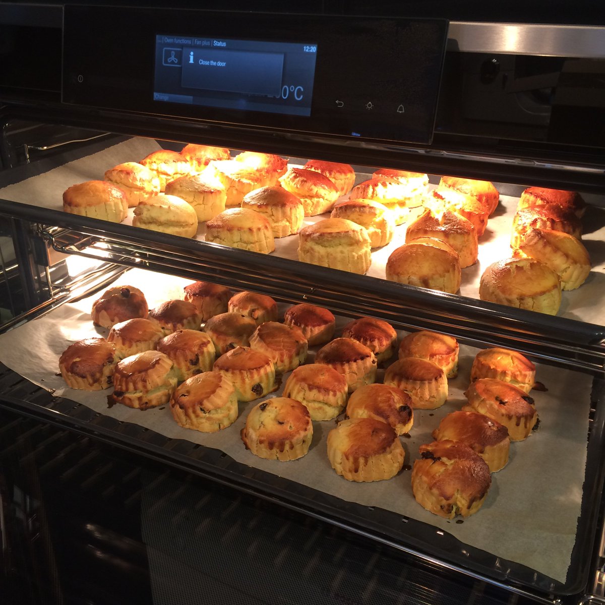 PeaceOfCakeLDN's tweet photo. Freshly baked #scones 😋 perfect for #afternoontea with your favourite jam! Try them @SelfridgesFood or order online😎 https://t.co/PRf4keWzo0