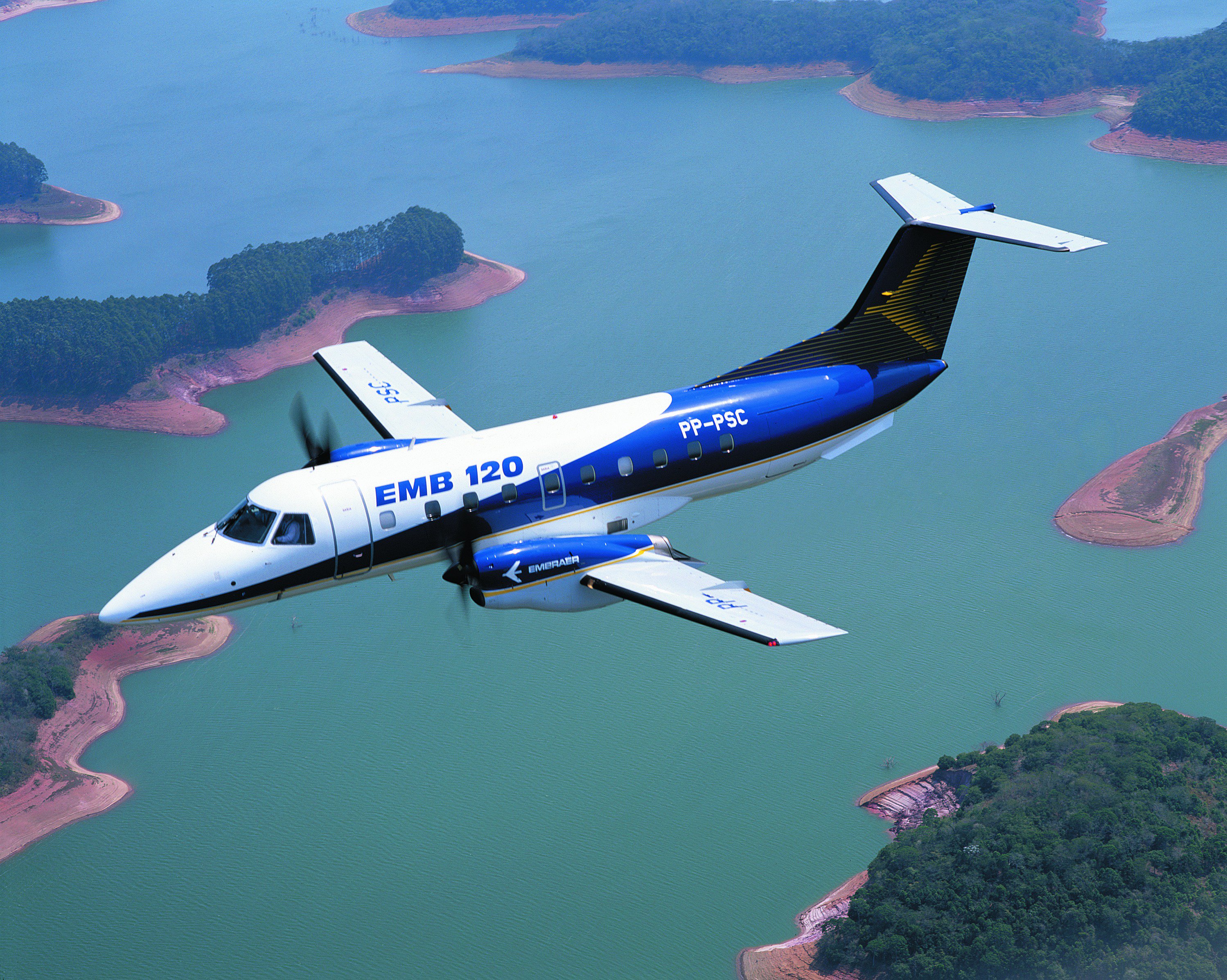 D-CAOB Air Omega Embraer EMB-120ER(FC) Brasilia Photo by Vincent