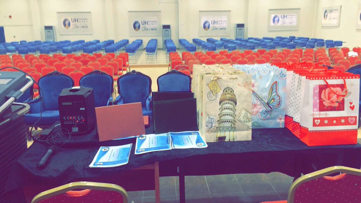 ActivityHi's tweet photo. كما اشتملت فعاليات الملتقى على تقديم الهدايا التذكارية للمشاركات في المؤتمر وتكريم المشاركات بالأنشطة الطلابية . https://t.co/yI9QKcEV8P