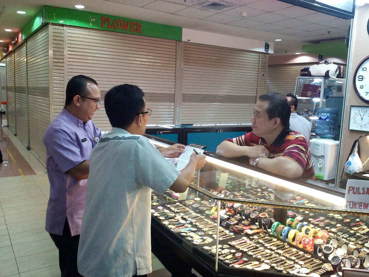 ptsppademangan's tweet photo. @ptsppademangan smgt sosialisasi AJIB dan jemput bola perizinan di Mangga Dua Square.. @edyJDM #MelayaniJakarta https://t.co/pZG8OEgm9V