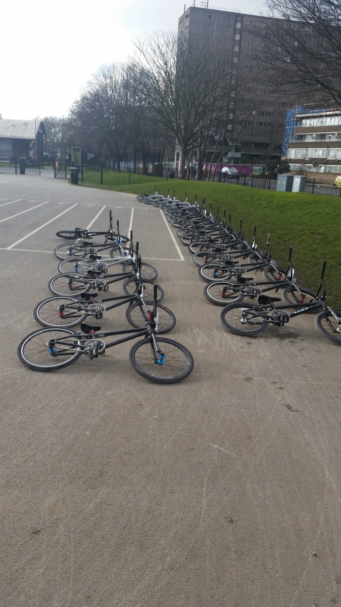 BMXTrackLondon's tweet photo. School on the way. #bikesready https://t.co/NHKe3306Nu
