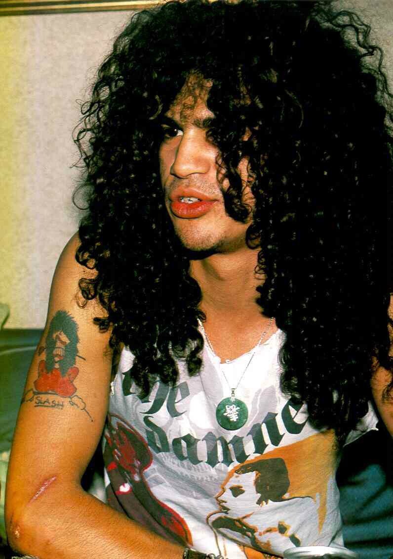 All_about_SLASH's tweet photo. Young boss! 🎸🎩
#SaulHudson #Slash #GnREra #guitarplayer #Slasher #theboss #RFnR #guitarstar #rocker https://t.co/AyL5hx7G4f