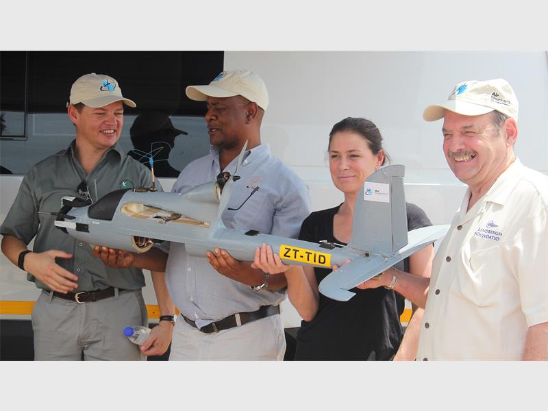 Peace_Parks's tweet photo. Poaching war goes hi-tech @EZEMVELOKZNWild @AirShepherd @tierney_mau #rhino https://t.co/zTjvS4SMKK https://t.co/my81MetmDl