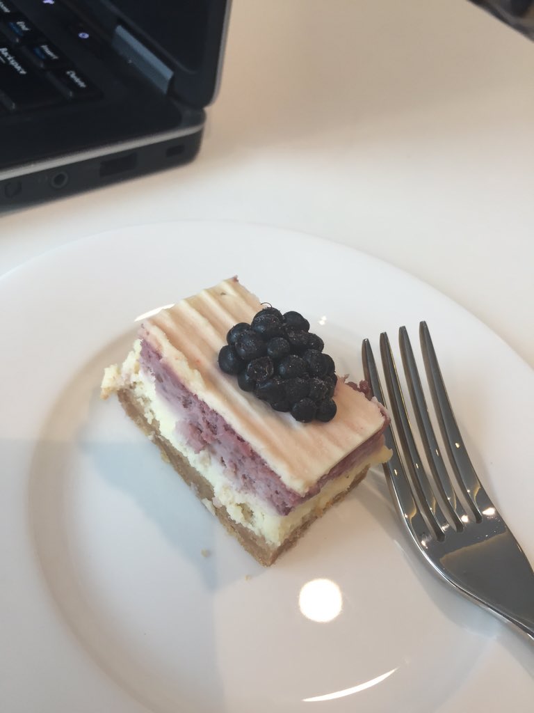 joannagrimmond's tweet photo. Contains dairy, eggs AND gluten!  Yum. I don't think it gets much better. #TableauPartnerSummit @tableau https://t.co/28yz347GeN