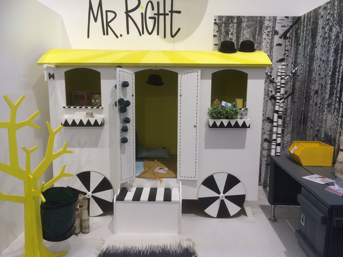 Kijk papa dit is wel wat voor m'n zussie, maar dan wel met Princes erboven ofzo #negenmaandenbeurs <a href="/Kaypeter/">Kay Goedhardt</a>