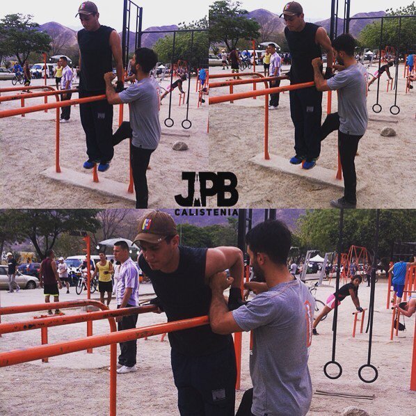 JPB_Calistenia's tweet image. Form first / Primero la forma.

#JPBcalistenia #probarras #formfirst #quality #reps #dips … ift.tt/1mZtT2E