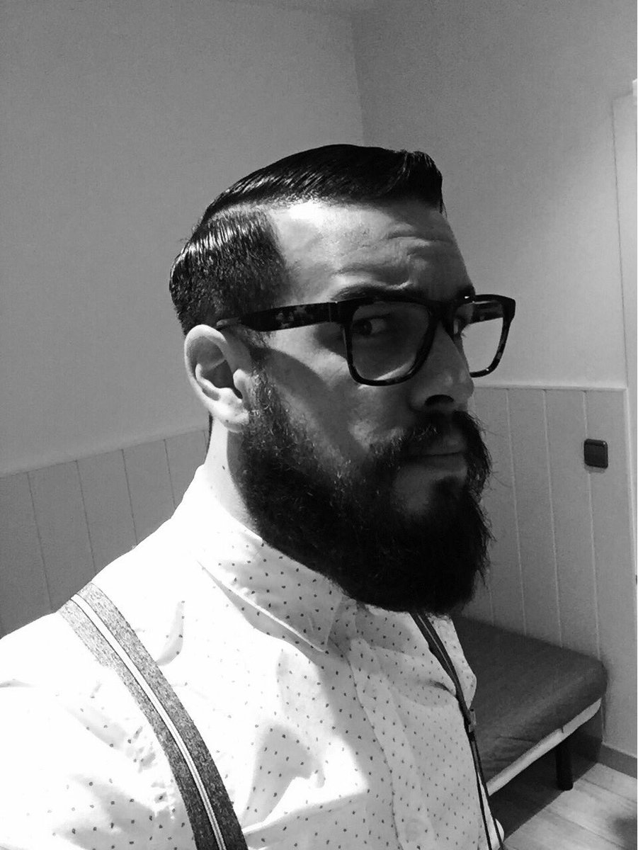 mario_casas_'s tweet photo. #rodando #elbar #nacho https://t.co/cn0rMHxAkr