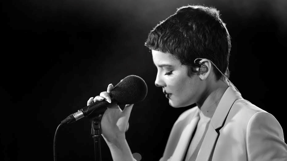 BBCR1's tweet photo. Watch as @halsey stuns us all with a perfect @the1975 cover in her Live Lounge début. https://t.co/XN4IisjAkM https://t.co/cUkp5aJgZs