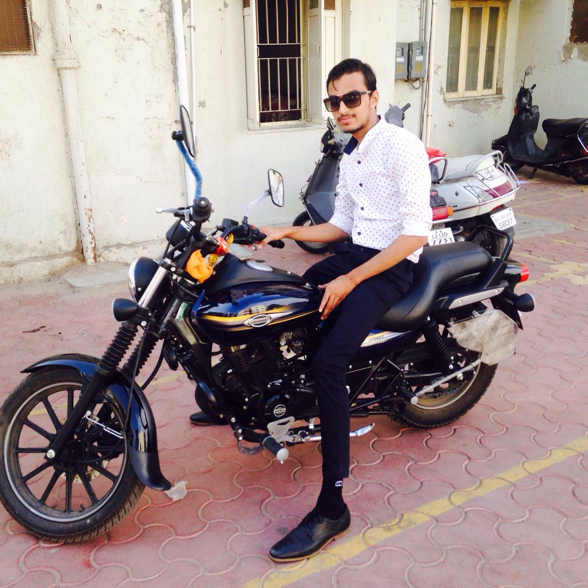Romil_30's tweet photo. Meet my new baby.....
(Avenger 150 cc ) https://t.co/iuqbkz48vK