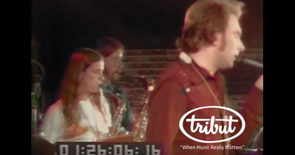 Click to watch a cool version of Van Morrison's "Into the Mystic" from San Francisco, 1974!

goo.gl/ECpdEU