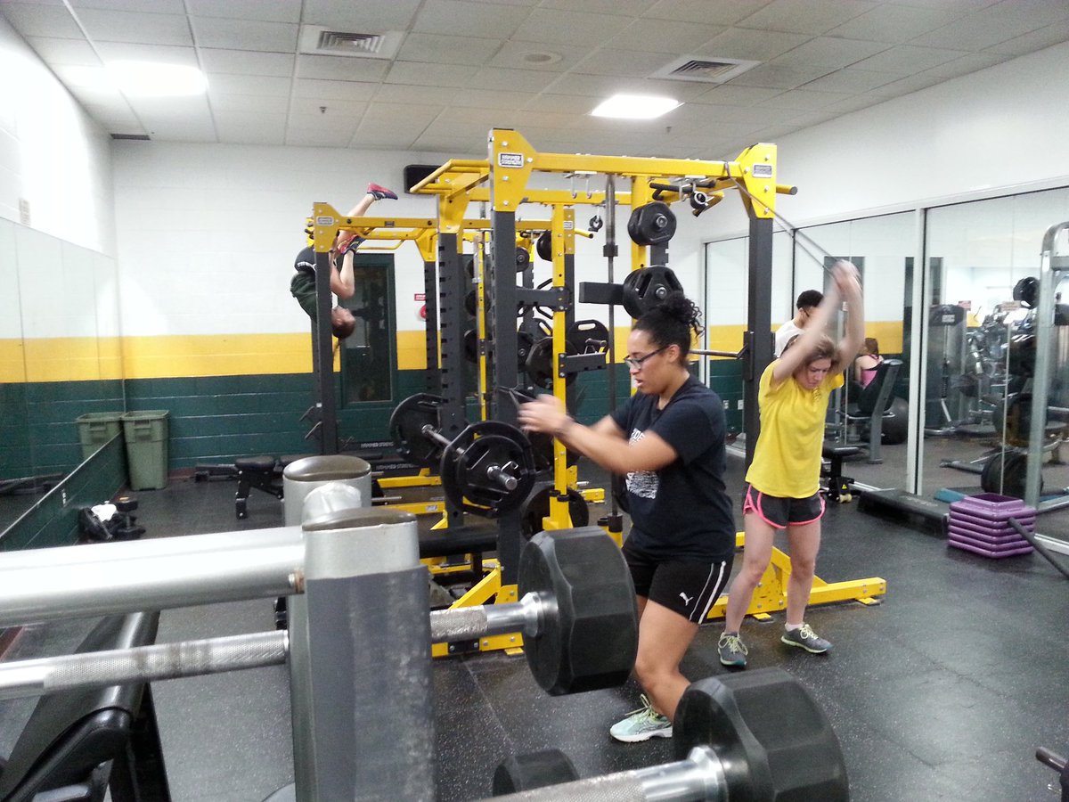 merichards0's tweet photo. .@FSU_Falcons While the competition is sleeping, @FSUfalconsTFXC is up early improving #FSUFalconStrength #dedicated https://t.co/NlWM4yPXSh