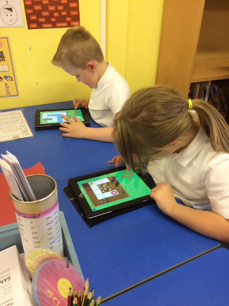 Year 2 are enjoying using the beebot app in their programming lesson! Will the beebot get to the flower?