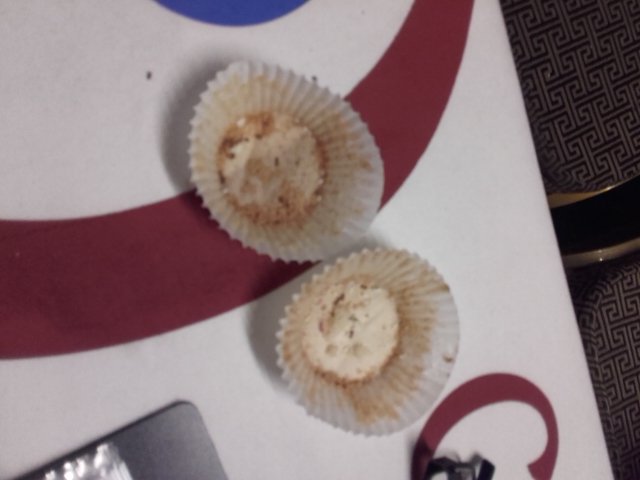 RoiceidiOiriall's tweet image. The boys devouring all of @PinkInfinities buns! Follow them, they're raising awareness for breast cancer!