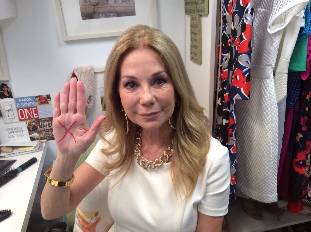 KathieLGifford's tweet photo. I'm raising my voice with @enditmovement for Shine a Light on Slavery Day. @IJM is in it to END IT! #enditmovement https://t.co/nbtLrvl68k