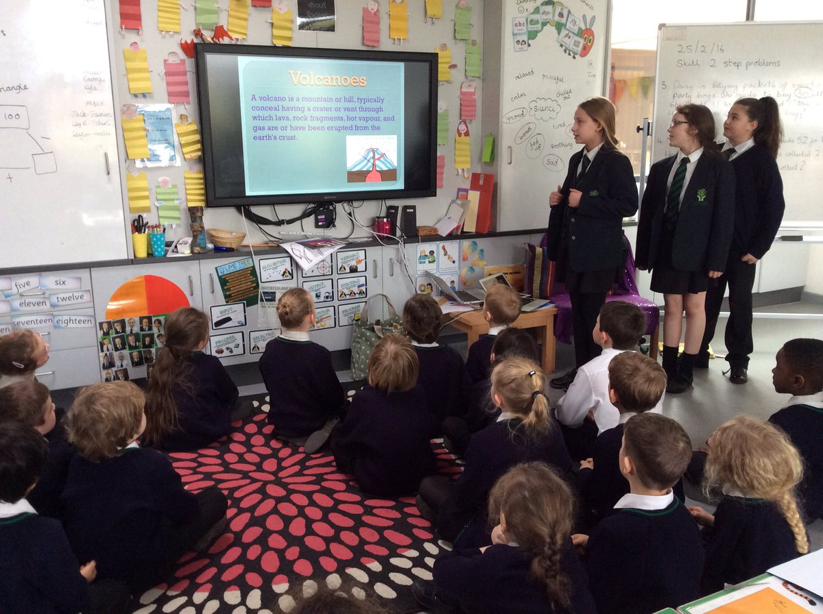 Classof206lLTPA's tweet photo. What a treat! We have visitors from @Year6LTPA delivering a #PowerPoint about #extreme #weather #theme #skills https://t.co/LfoP11lTWM