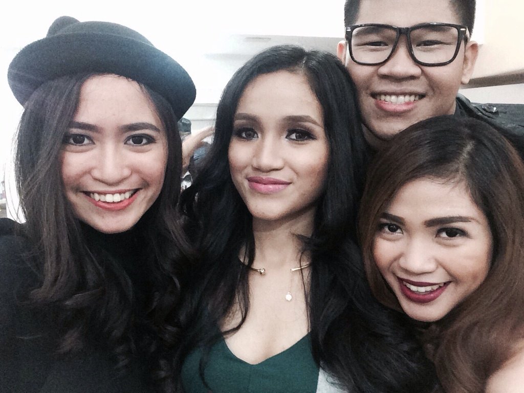 _carljoshua's tweet photo. Posting these bc bitches were so fiiiiiiiiiiiine @akaArveng @iamlouisezoleta #jhem https://t.co/o9AcKaqOtE