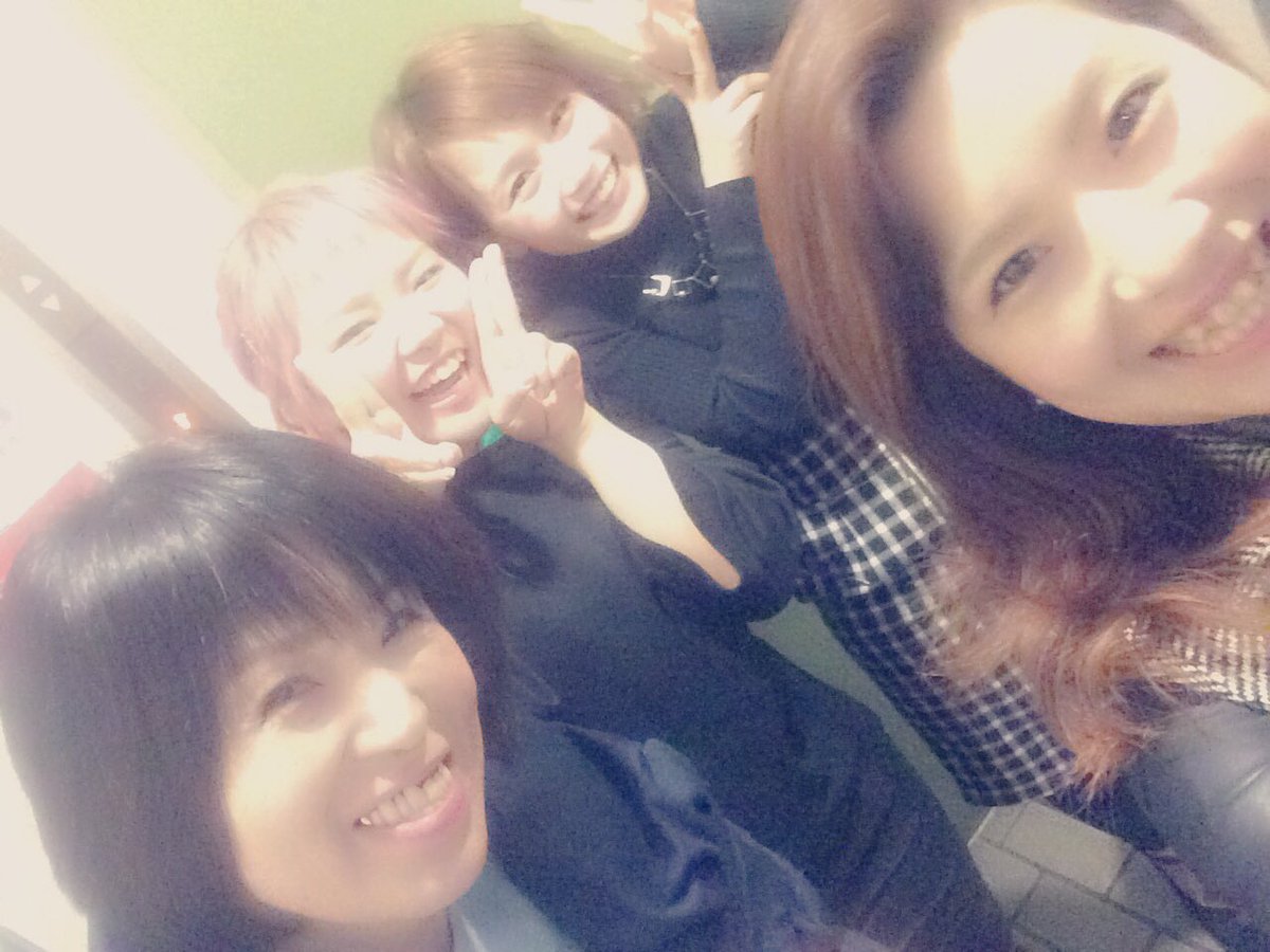 ymklove20's tweet photo. お母さん可愛くなった💕✂️
なみありがとう♥️
まいもありがとう👯💕 https://t.co/wDH1duMjDV