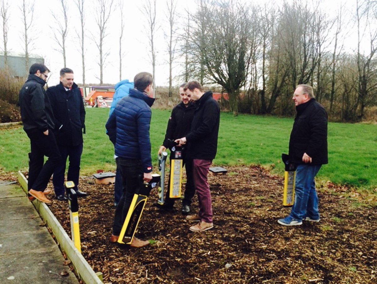 SteveAScales's tweet photo. @Cable_Detection #training @LeicaGeoUK #sales #tips #techniques #experts #innovation #cableavoidance #cablelocation https://t.co/rhcEOXf8Or