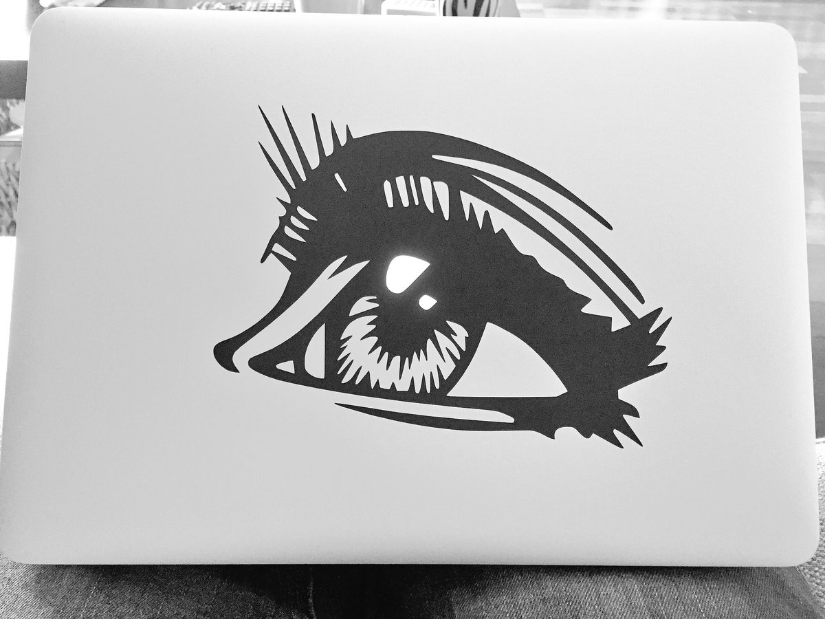 Monique_S's tweet photo. De decal van @VinylInfusion zit er op! Ging eigenlijk best makkelijk. #blijmee https://t.co/r68xwd2dQs