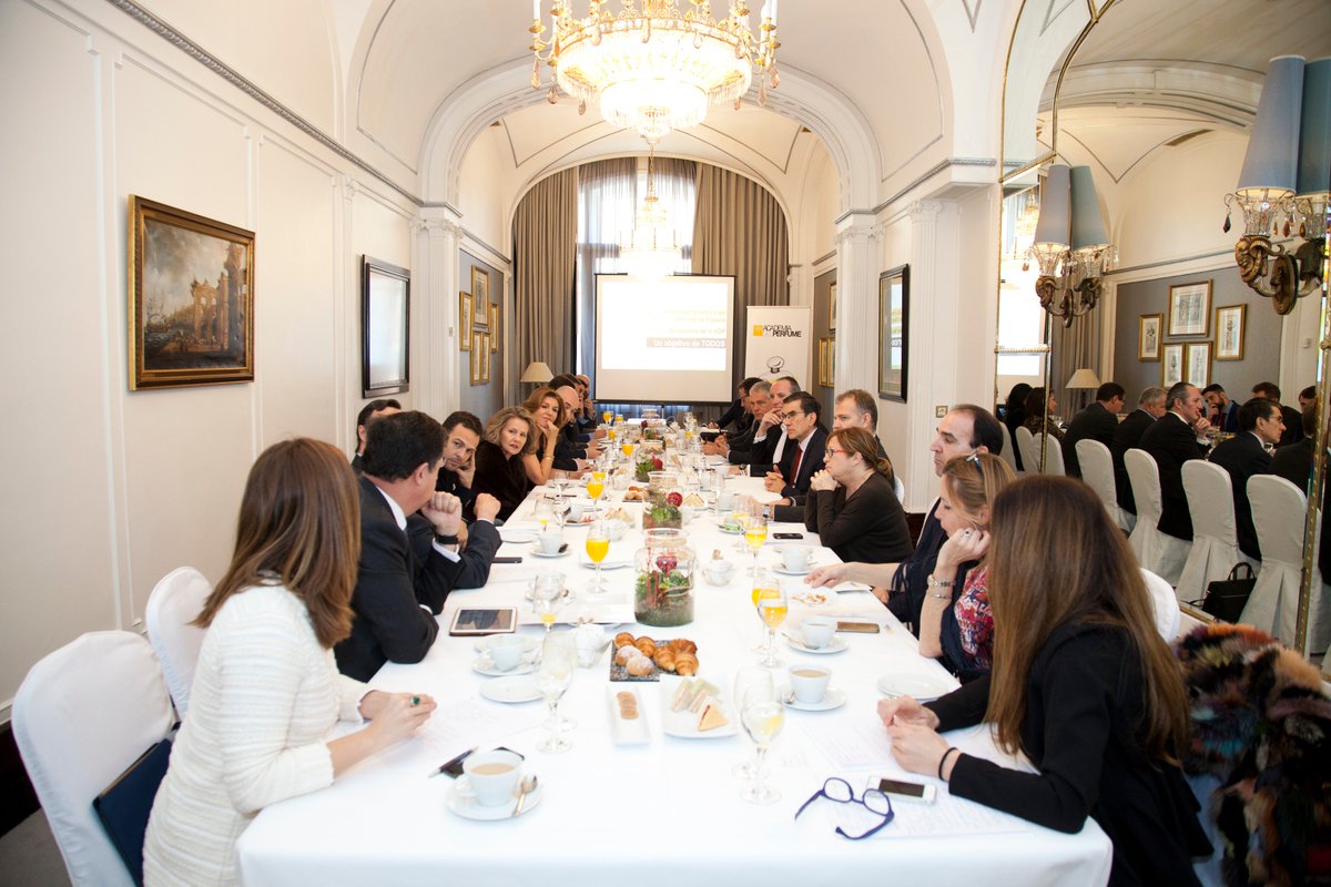 1er Encuentro fabricantes y distribuidores #perfumería.
Reivindican la cultura del perfume bit.ly/1mZzGFj