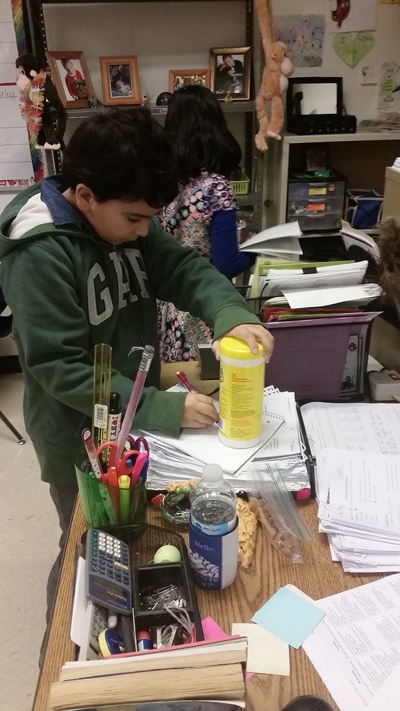noblesm5's tweet photo. measuring diameters and distances around circles, then discovering the relationship! @HighPointElem1 @CSTHPES https://t.co/IGHrSTtAT1