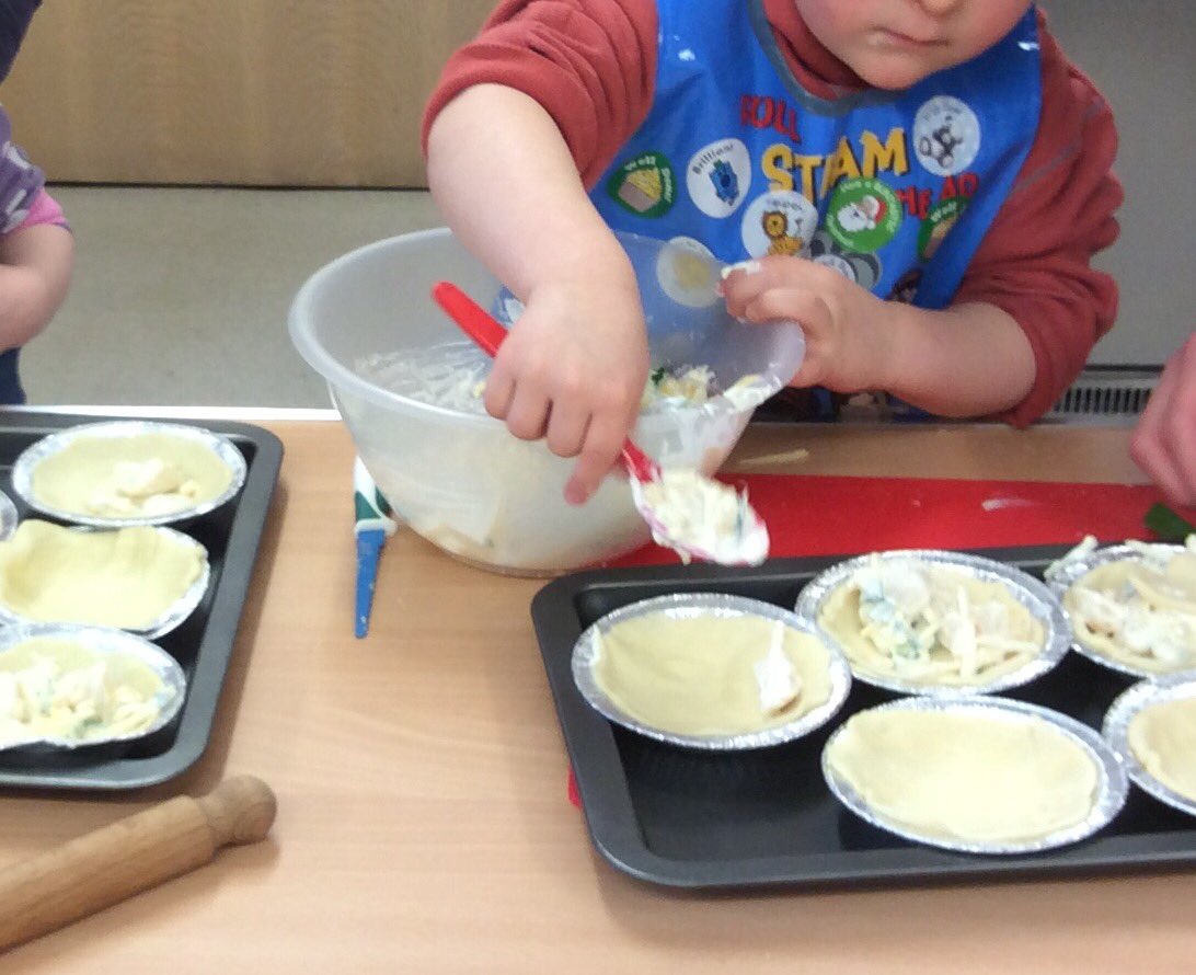 AMrsbunthebaker's tweet photo. #bunnews #homity #pies by #toddler class today @pieminister ๐๐@HumbleTart @BrillBakingMag https://t.co/zdBWoJyucs