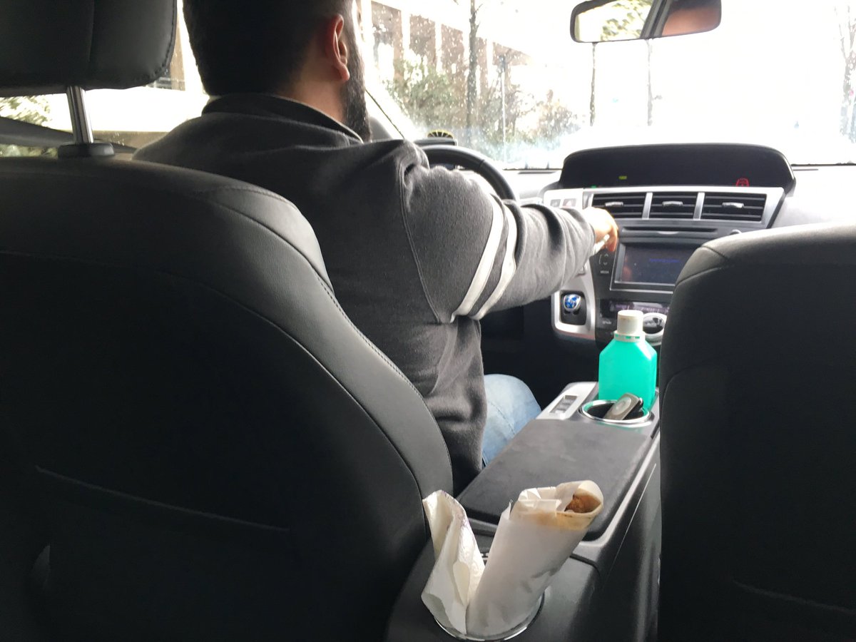 Mein Taxifahrer hat mir Falafel  mitgebracht! Murat ist der Größte! #TaxiinBerlin #Muratforpresident
