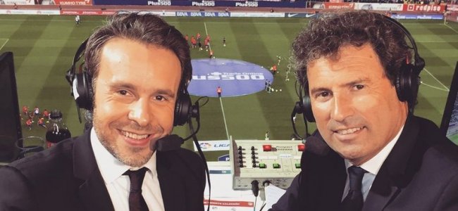 mouv's tweet photo. Une pétition pour changer les commentateurs du jeu #FIFA => https://t.co/skZtZ5eoAF
#omardafonseca #benjamindasilva https://t.co/OfsuMzGTVV