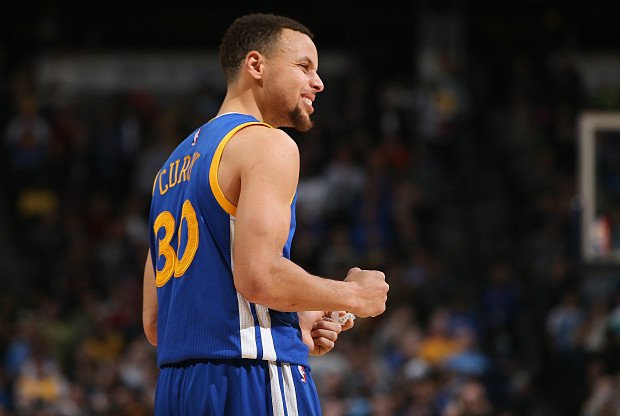Basket4us's tweet photo. Stephen Curry brilla con 42 puntos ante Miami Heat - VÍDEO: https://t.co/qnMGzL5Ntx https://t.co/wPXz1p74cM