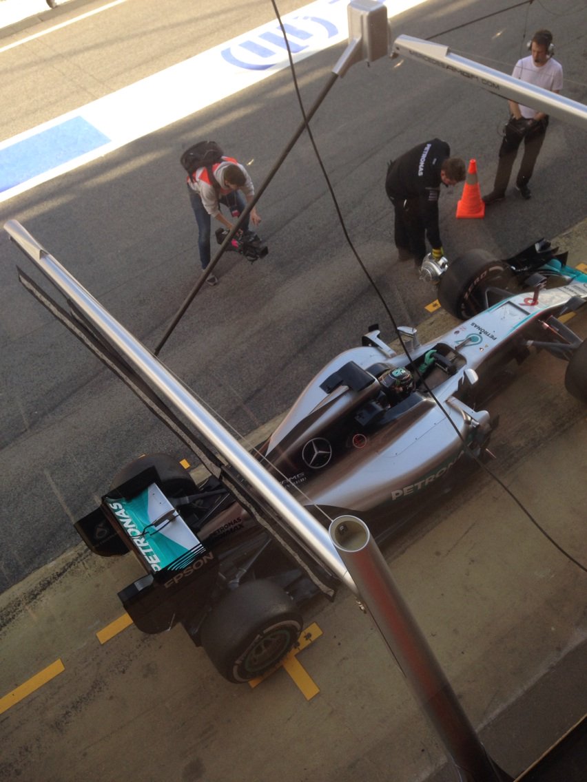 JungeErnst's tweet photo. Ny travl dag for Mercedes. Langt over 100 omgange. Ligesom Renault #f1dk #f1 https://t.co/h5iP4kdN3P