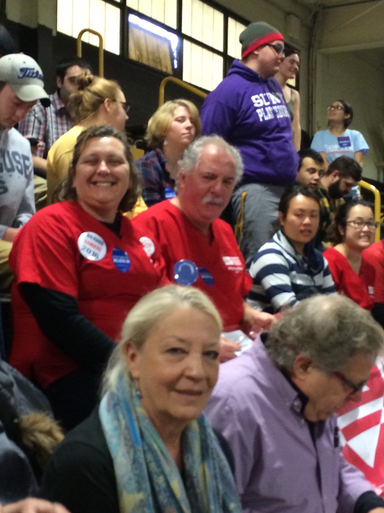 OhioNursesNNU's tweet photo. Ohio #nurses "Bernie is the one for us and our patients"! #BernieInTheCLE #Nurses4Bernie https://t.co/1gXrdrgcxZ