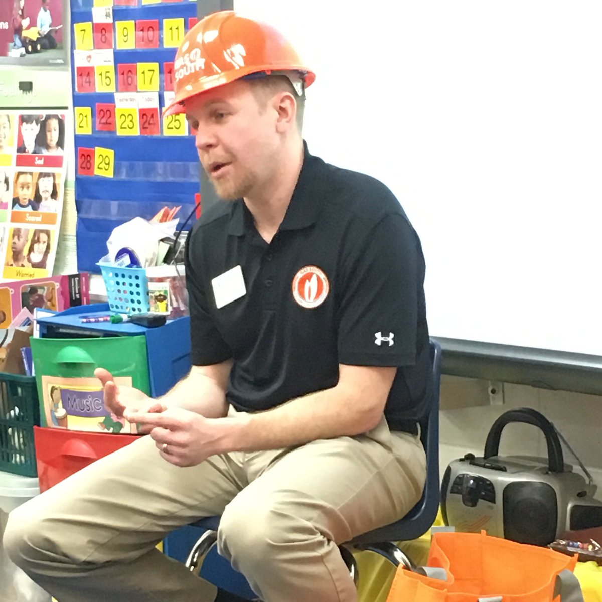 GasSouthCares's tweet photo. Oh 2b 5 again! @KamdenATL from @GasSouth explaining fossil fuel. #onlyengineers #GasSouthCares https://t.co/uaJsSLglzs