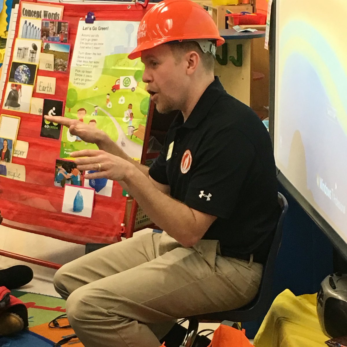GasSouthCares's tweet photo. Oh 2b 5 again! @KamdenATL from @GasSouth explaining fossil fuel. #onlyengineers #GasSouthCares https://t.co/uaJsSLglzs