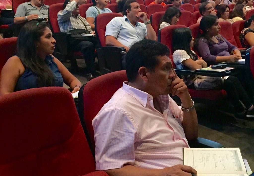ConcytecPeru's tweet photo. #Ahora Daniel Longan, especialista en #EBSCO, realiza capacitación gratuita sobre la base de datos en @INICTEL_UNI. https://t.co/vSl2wS2Vfc