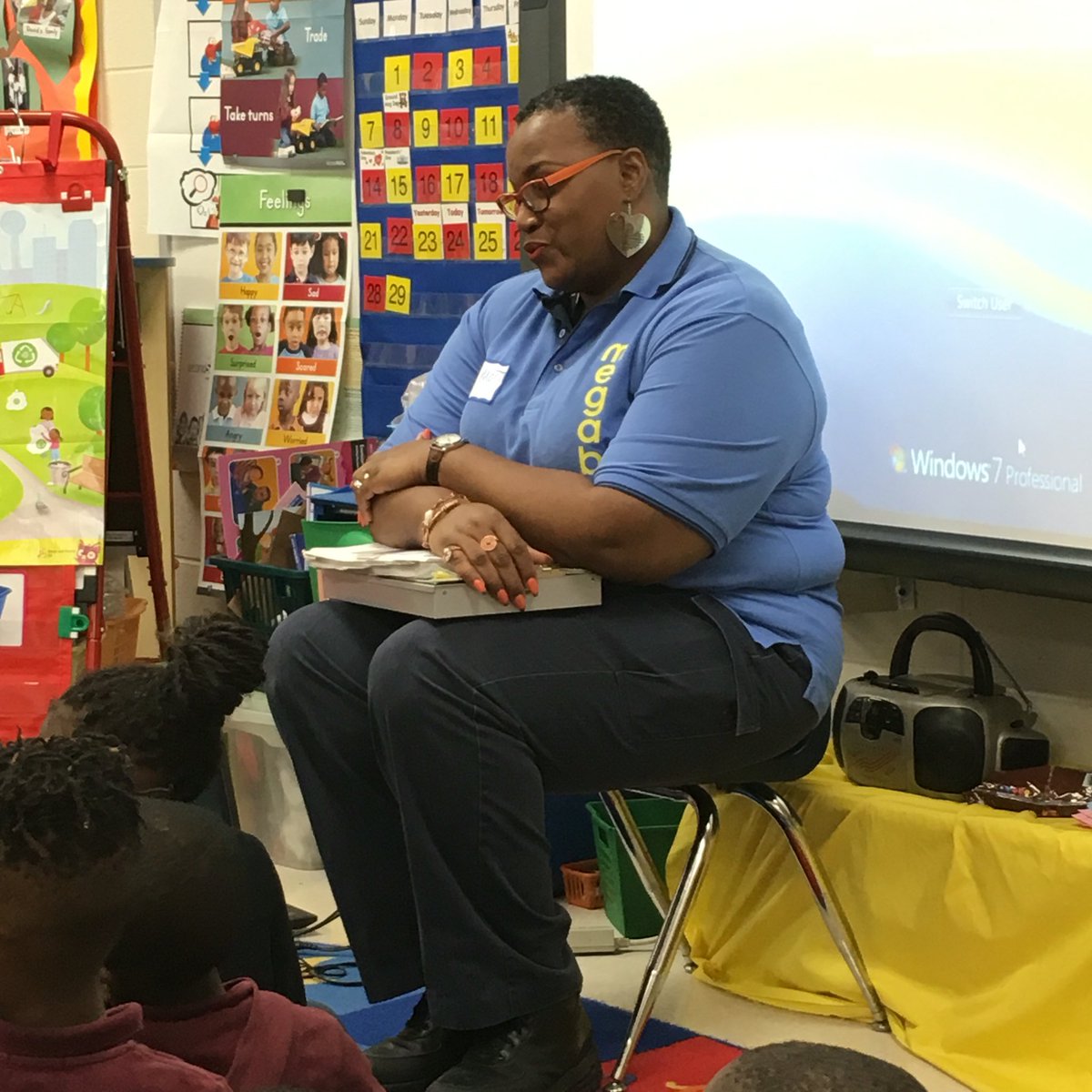 GasSouthCares's tweet photo. Ms Mott of Mega Bus schooling the kindergarten kids of Heritage! #collaboration https://t.co/nvOOpJlx1H