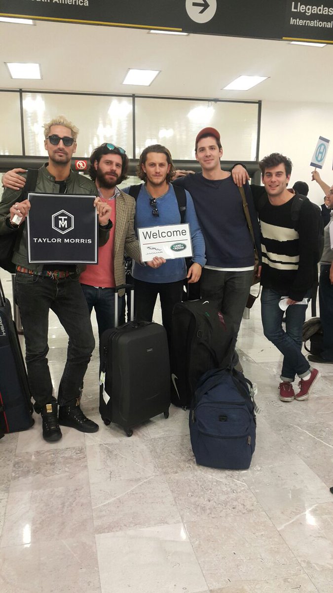 taylormorrismx's tweet photo. Welcome to México @hugo_london and @CharlesAOMorris!! #TaylorMorrisMéxico @LandRoverMX https://t.co/OomHmzB5od