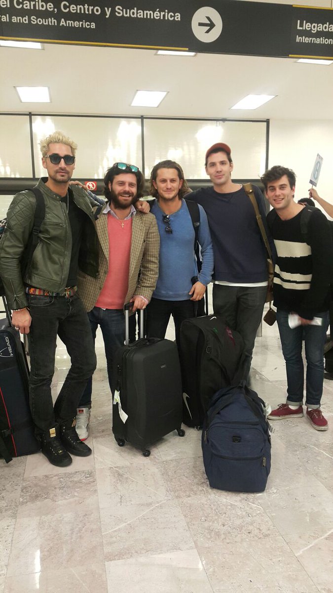 taylormorrismx's tweet photo. Welcome to México @hugo_london and @CharlesAOMorris!! #TaylorMorrisMéxico @LandRoverMX https://t.co/OomHmzB5od