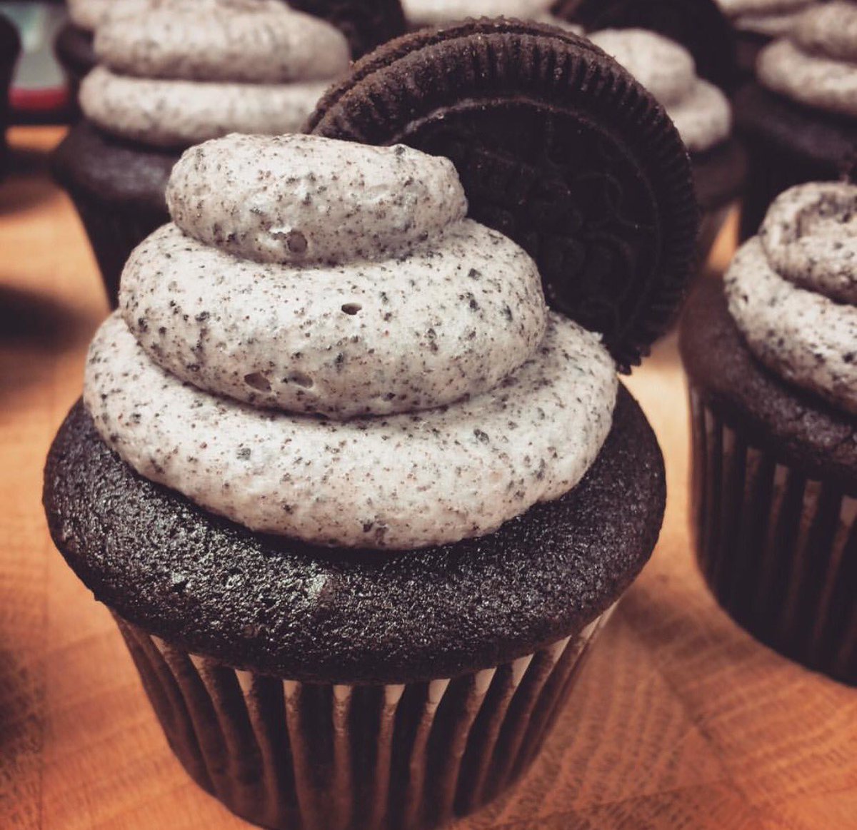 MBrewFerndale's tweet photo. Sweet tooth? Check out M-Brew Pastry Chef Amelia's Oreo #Cupcakes.. #π
#mbrew #ferndale https://t.co/w82cx2WOAz