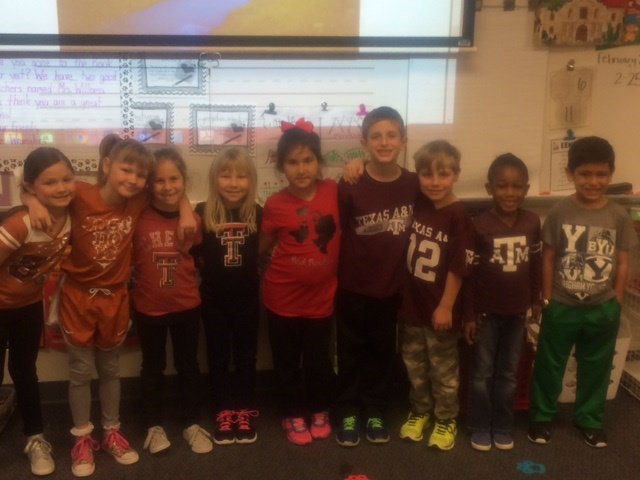 mrsbrownsbunch's tweet photo. Think College Thursday! @UTAustin @BYUCougars @TAMU @TexasTech https://t.co/Y0etDM7D8l