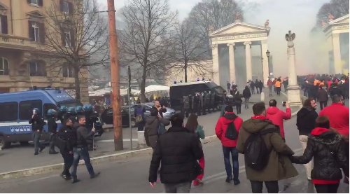 TrastevereRM's tweet photo. Ce risemo...riparte la guerriglia a piazza del popolo... https://t.co/qv3Hibu8BD