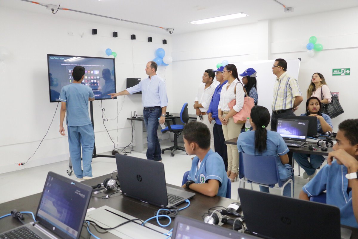 MarcosDanielPG's tweet photo. I.E. Cristóbal Colón también tiene #PuntoViveDigitalPlus con computadores, estudios de radio, TV y entretenimiento. https://t.co/f8ebcPQ6F0