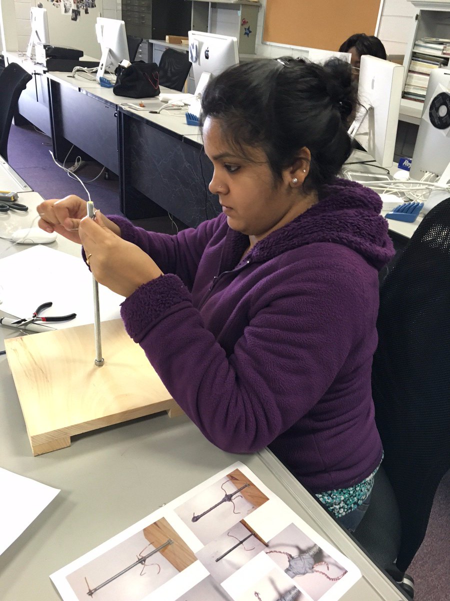 HindsGDT's tweet photo. The Special Project class is learning how to apply 3D to graphic design! #fundesign #3Ddesign https://t.co/ur1aGYRXJN