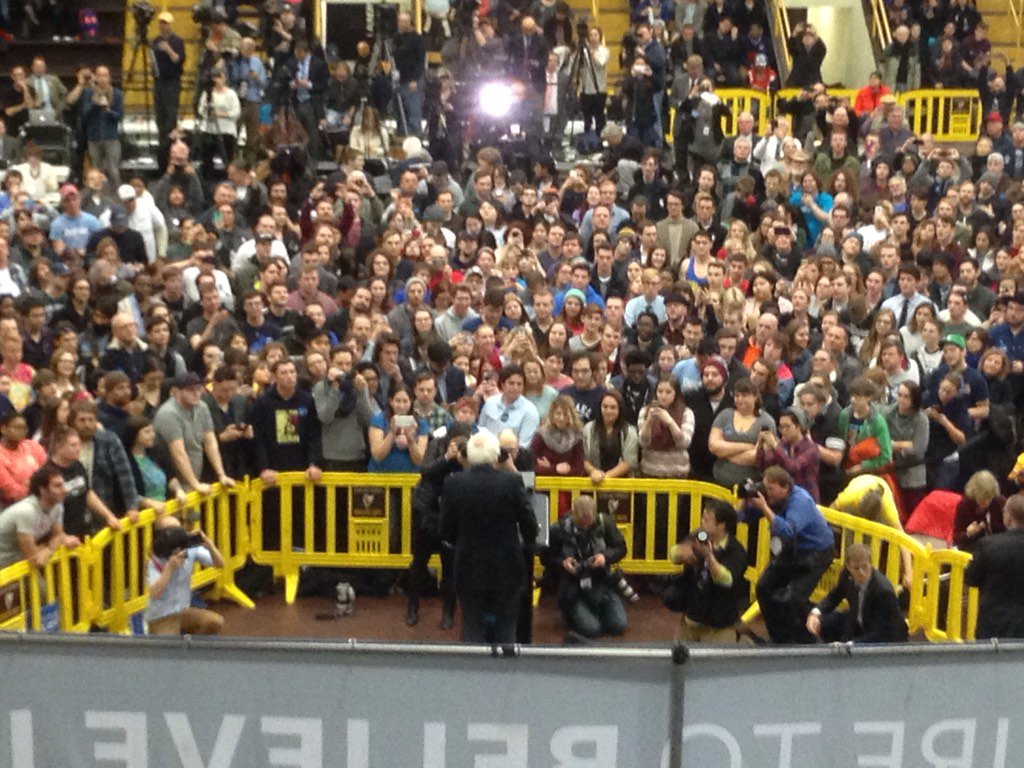 AndrewPNNU's tweet photo. @BernieSanders is here to help Ohio #feelthebern #BernieInTheCLE https://t.co/bxAjmlNMop
