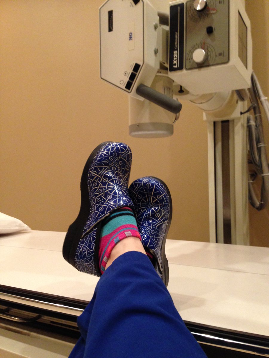 lahdoc's tweet photo. @marybeth_evans1 Day 2 of my happy shoes!!😀 #nevertoooldtobeawsome #teamMBE #blue #PatchLovesKayla https://t.co/Nf8rtrnpPT