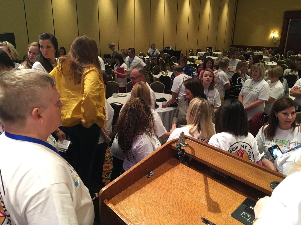 McErin2006's tweet image. This is what it looks like to try to corral 600 #PRFit professionals into one picture! #tspra16