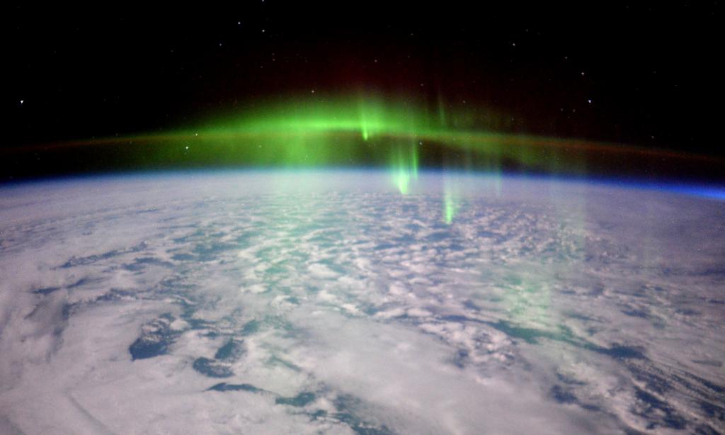 Green lights of an aurora were captured by @Astro_TimPeake as <a href="/Space_Station/">International Space Station</a> passed through: go.nasa.gov/1QgC9ne