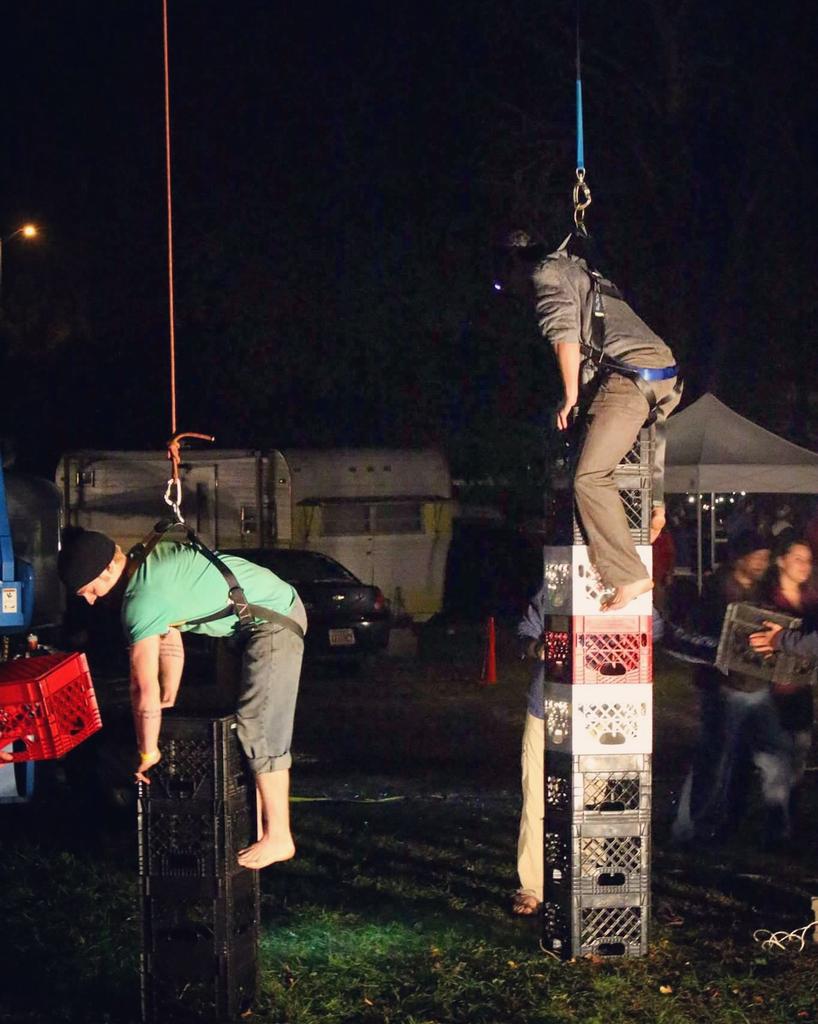 TCBodyShop's tweet image. 2 chaps competing in the great #sport of crate staking. Only in #kentucky
#climbing #tbt #throwbackthursday #balance